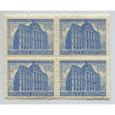 ARGENTINA 1942 GJ 875 CUADRO MINT CON VARIEDAD EN EL CUARTO SELLO GRAN MANCHA EN EL FRENTE DEL CORREO